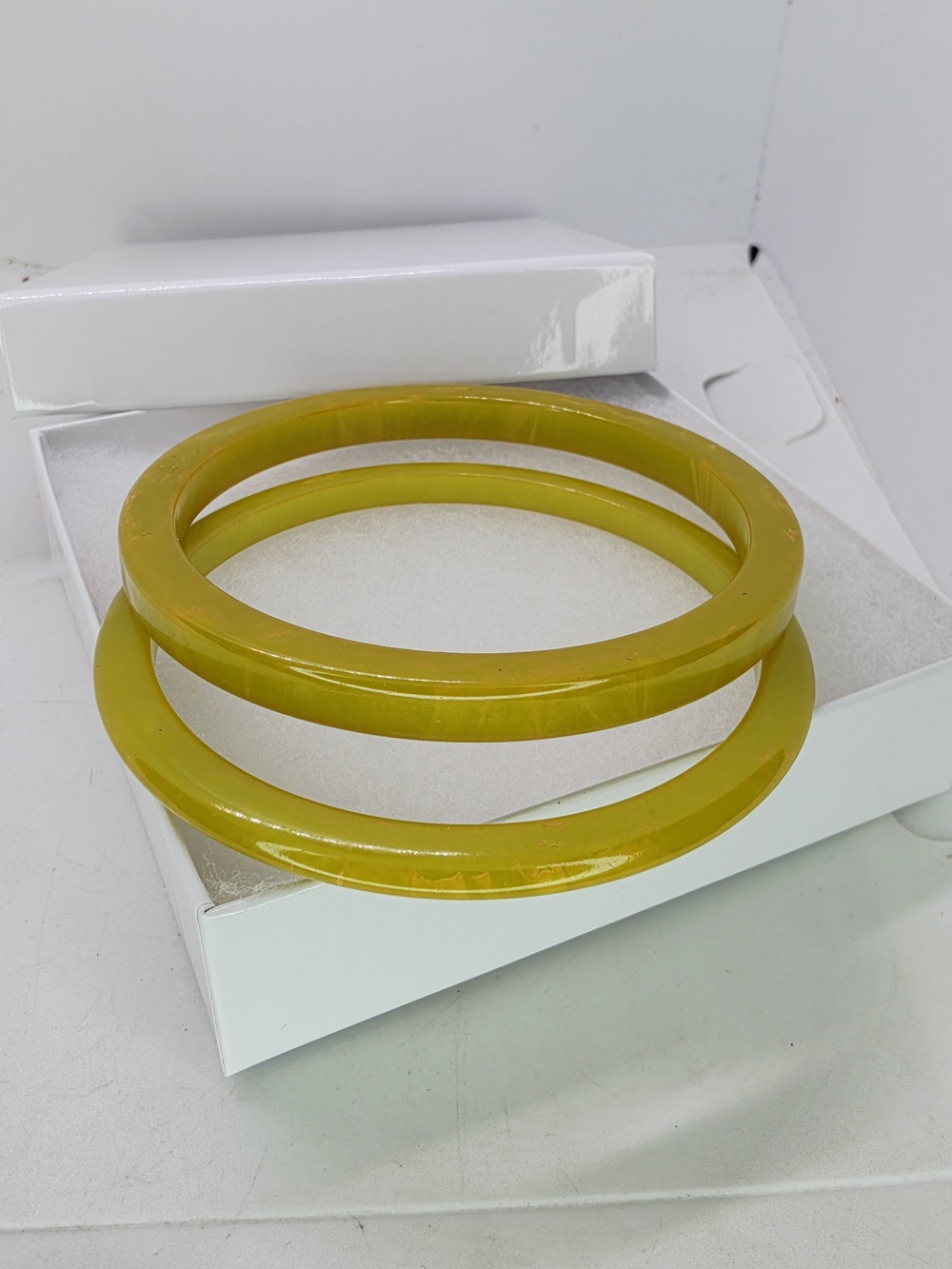 Vintage Bakelite Tested Apple Juice Marbled Yellow Bangle Bracelet Pair Stack